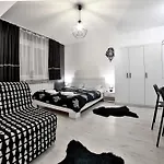 Czarna Perla Z Jacuzzi W Cenie - Mini Strefa - Blisko Basenow Termalnych Apartment