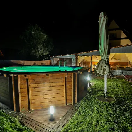 Czarna Perla Z Jacuzzi W Cenie - Mini Strefa - Blisko Basenow Termalnych アパート